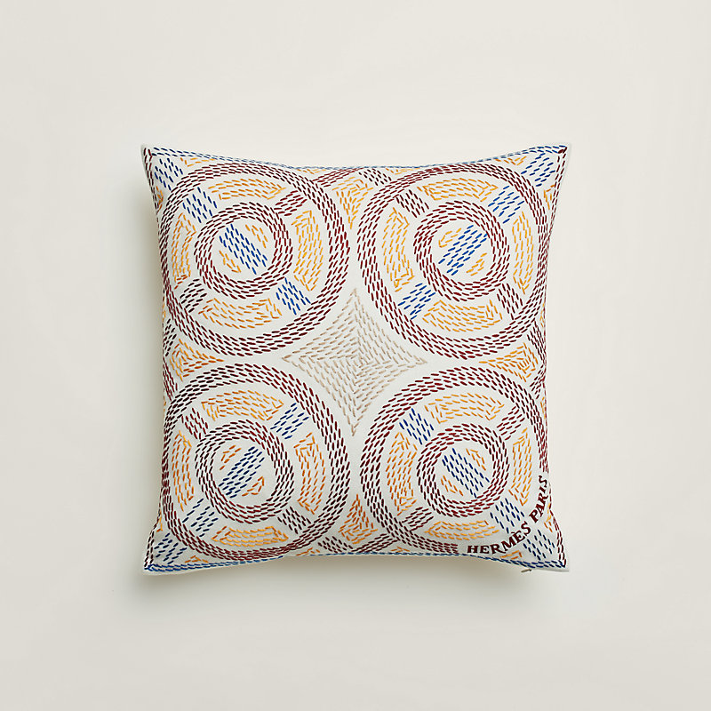 クッション-《エプロン・ドール